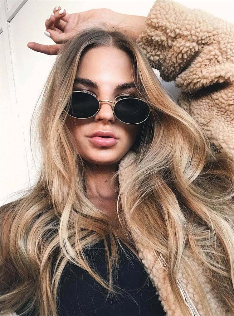 Women's Metal Round Sunglasses woman wearing black version