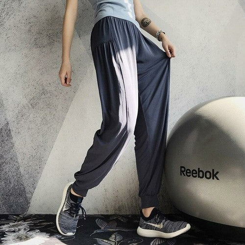 Picture of a Women's Sweatpants Loose and Comfort Fit grey
